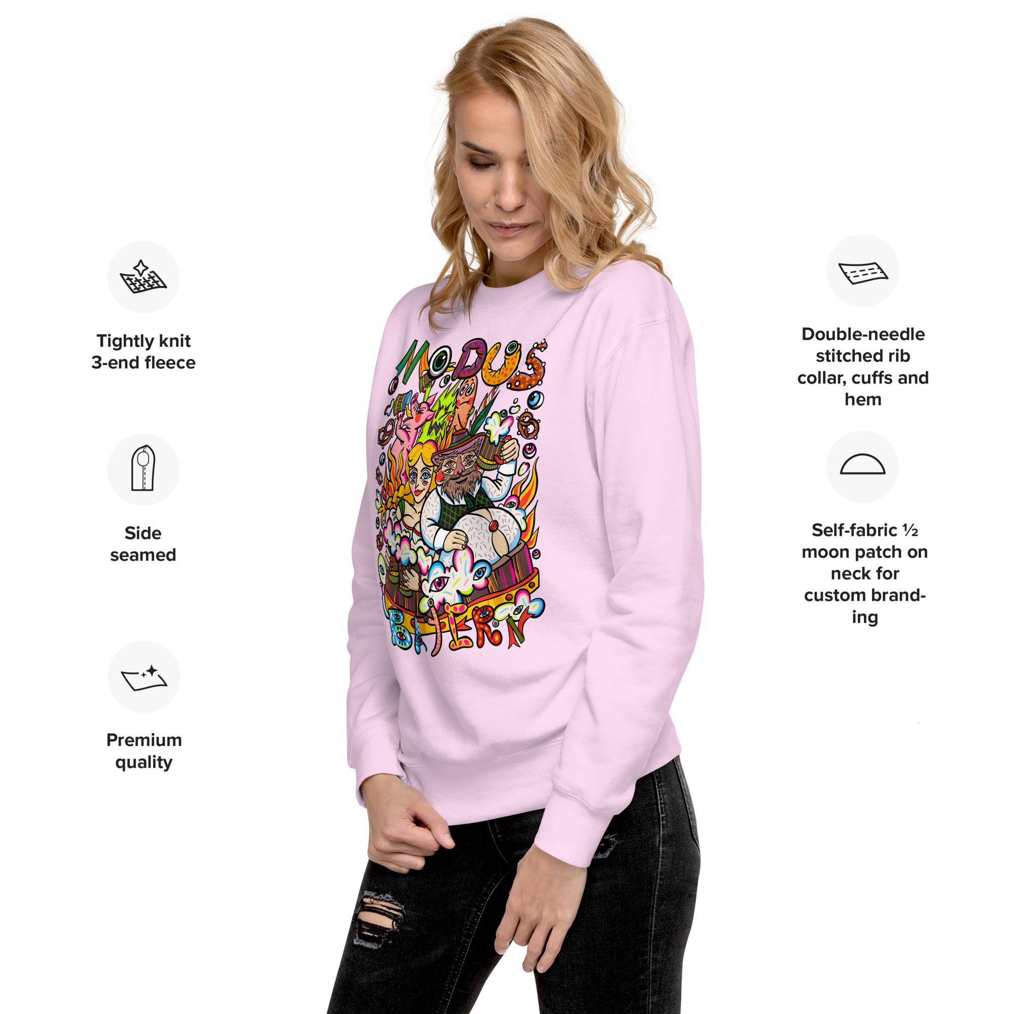 Modus Bayern Psychedelic Sweatshirt in Lavendel, getragen von einem Damenmodell in Dreiviertelansicht von links