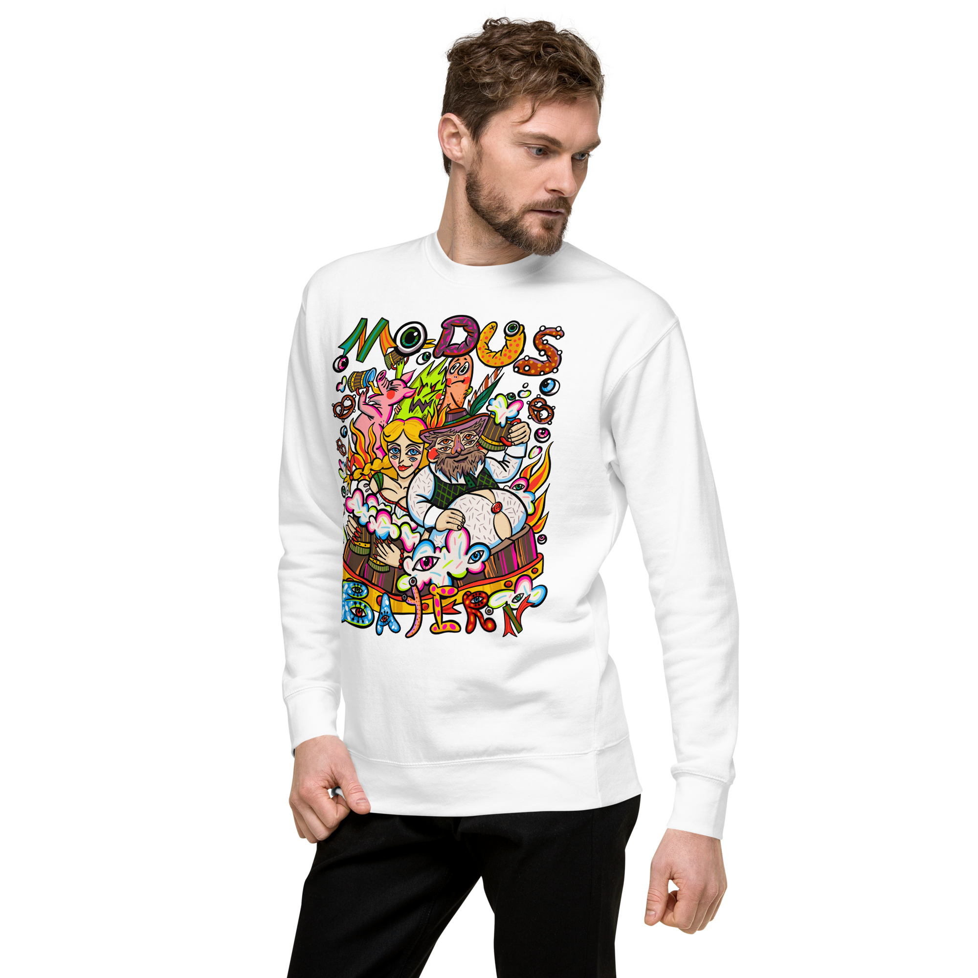 Modus Bayern Psychedelic Sweatshirt in Weiß, getragen von einem Herrenmodell in Dreiviertelansicht