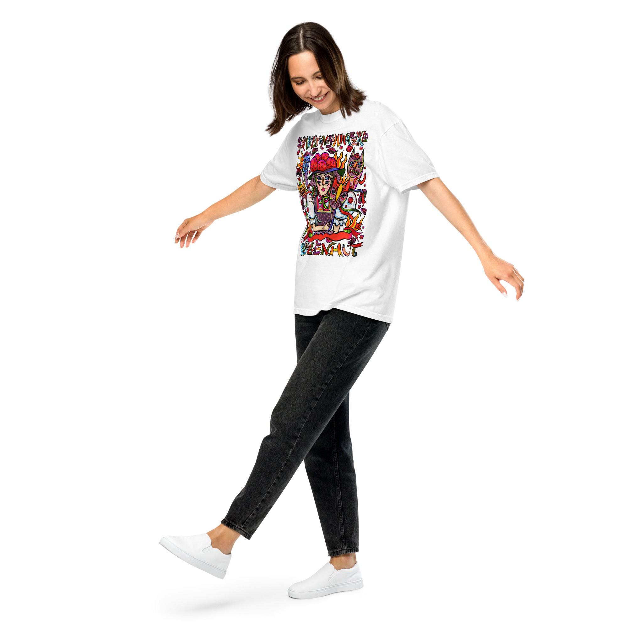 Schwarzwald Bollenhut Psychedelic T-Shirt, Damenmodell, Weiß, Frontansicht in Bewegung